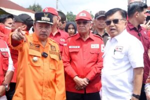 Ketua PMI Jusuf Kalla Kunjungi Korban Galodo di Canduang Agam