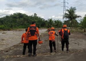 Data Korban Galodo Tanah Datar yang Terseret Arus Ditemukan di Batang Anai Padang Pariaman