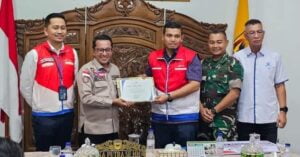 Serahkan Bantuan Logistik untuk Korban, Pertamina Juga Bantu BBM Alat Berat Pemulihan Lokasi Galodo Sumbar