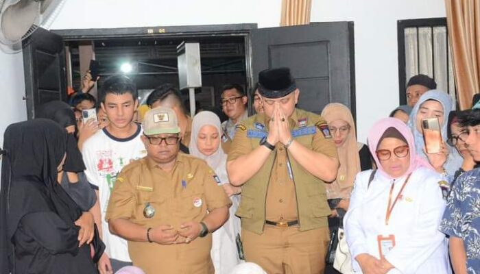 Korban Longsor Sitinjau Lauik Jadi 2 Orang, Plh Walikota Lepas Jenazah ke Pemakaman