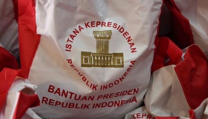1.000 Paket Sembako Bantuan Presiden Jokowi Tiba di Tanah Datar