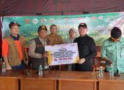 Ikut Berduka! Gubernur Bengkulu Serahkan Bantuan dan Temui Korban Galodo Sumatera Barat