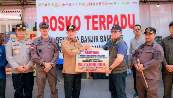 Pemkab dan Forkopimda Pasaman Serahkan Bantuan Bencana Galodo Agam-Tanah Datar