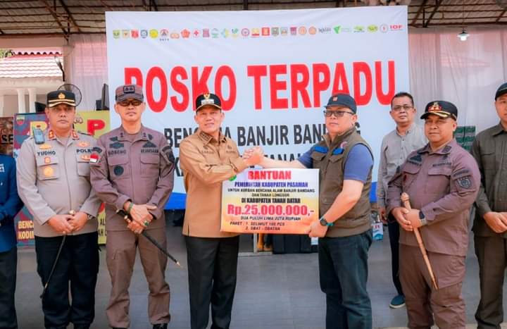 Pemkab dan Forkopimda Pasaman Serahkan Bantuan Bencana Galodo Agam-Tanah Datar