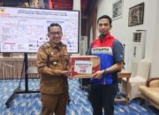 Giliran Kilang Pertamina Internasional Serahkan Bantuan Korban Galodo Tanah Datar Senilai Rp50 Juta