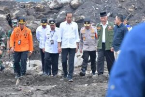 Presiden Jokowi Kunjungi Lokasi Galodo Gunuang Marapi di Bukik Batabuah Canduang Agam