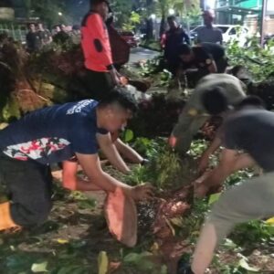 Waspada Banjir! Hujan Deras Disertai Angin Kencang Kembali Melanda Kota Padang