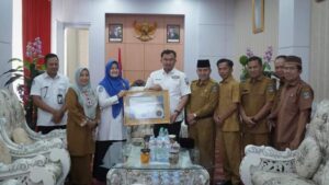 Kepesertaan Capai 100%, Pemkab Dharmasraya Terima Penghargaan dari BPJS Kesehatan