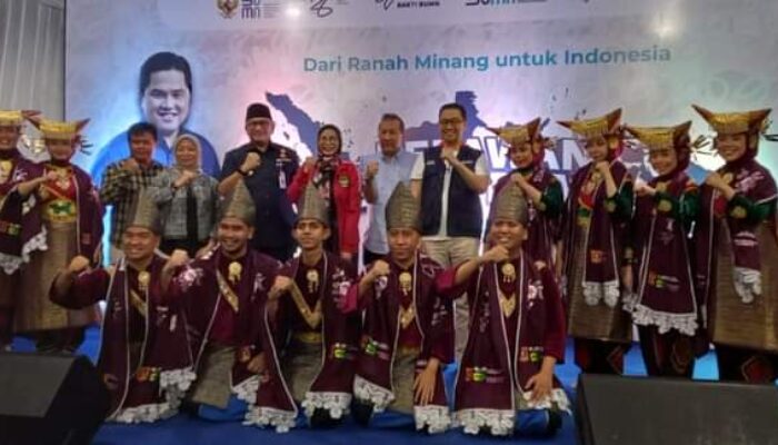 Relawan Bakti BUMN Ajarkan Warga Padang Manfaatkan Sampah Jadi Berkah