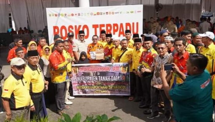Perantau Minang di Dumai dan Pemko Pekanbaru Serahkan Bantuan Puluhan Juta dan 1.000 Paket Sembako ke Tanah Datar