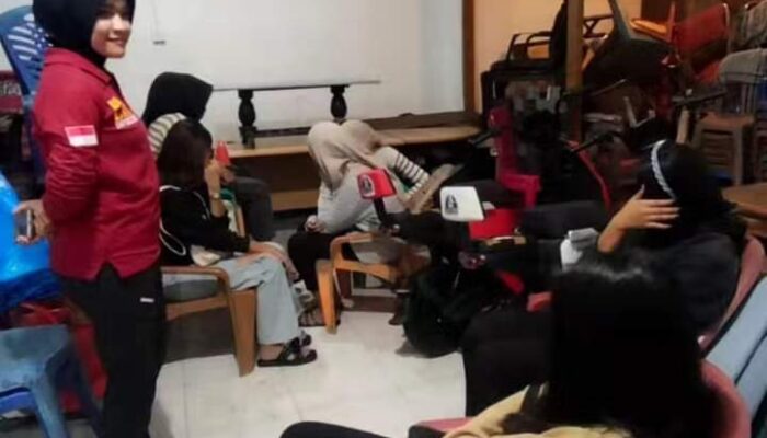 Nongkrong Hingga Larut Malam di Taplau, 7 Wanita Muda Diamankan Satpol PP Padang