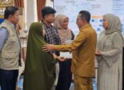 Minang Diaspora Serahkan Bantuan Pendidikan Mahasiswa Korban Galodo Tanah Datar