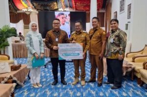 BSI Serahkan Bantuan Rp175 Juta untuk Korban Galodo Tanah Datar