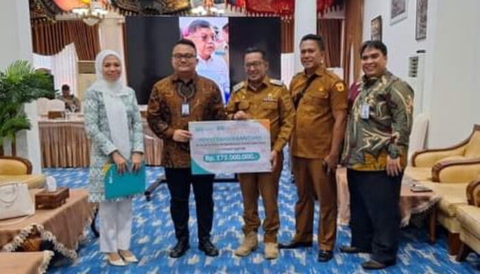 BSI Serahkan Bantuan Rp175 Juta untuk Korban Galodo Tanah Datar