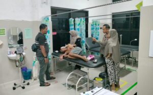 Ejek-mengejek Berujung Duel, 1 Korban Dilarikan ke Puskesmas Kolok Mudiak Sawahlunto