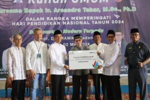 PLN Bantu Pembangunan Gedung Serba Guna Ponpes Buya Hamka Sebesar Rp500 Juta