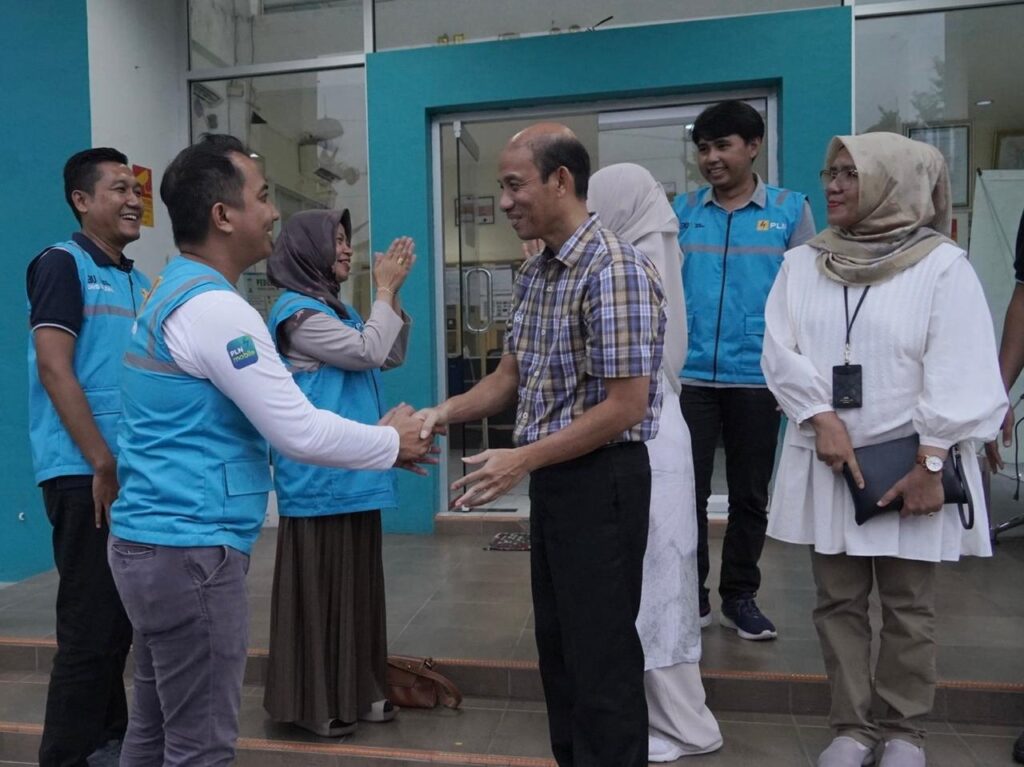 Pulang Kampung, Komisaris PT PLN Persero Sambangi Pegawai PLN ULP Pariaman
