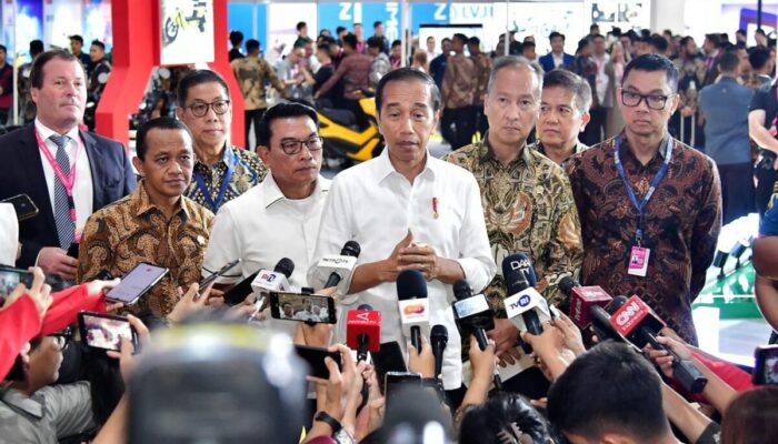 Kunjungi PEVS 2024, Presiden Jokowi Sebut Pemerintah Dorong Tumbuhnya Pabrik Baterai di Indonesia