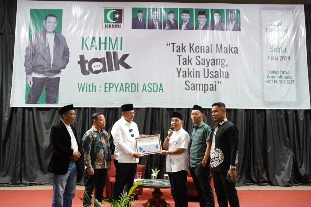 Bupati Solok Epyardi Asda Dinobatkan Sebagai Sohibul KAHMI Sumbar