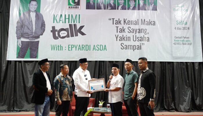 Bupati Solok Epyardi Asda Dinobatkan Sebagai Sohibul KAHMI Sumbar