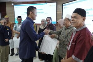 GM Eric Rossi Lepas 36 Pegawai PLN UID Sumatera Barat Menuju Tanah Suci