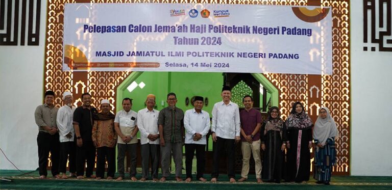 Direktur Politeknik Negeri Padang Lepas 9 Dosen Berangkat Haji 2024