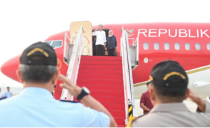 Bertolak ke Ranah Minang, Presiden dan Ibu Iriana Tinjau Lokasi Banjir Bandang dan Serahkan Bantuan