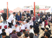 Serahkan Bantuan, Presiden Jokowi Perintahkan Kementerian PUPR Segera Bangun Rumah Relokasi dan Infrastruktur