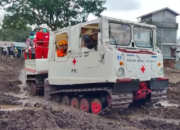 PMI Turunkan Hagglunds Bantu Operasi Khusus Pencarian Korban Hilang yang Diduga Tertimbun Lumpur Galodo