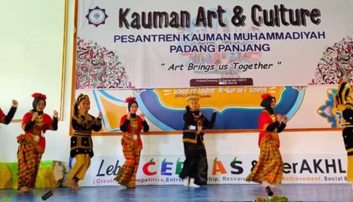 Tanamkan Cinta Budaya, Pesantren Kauman Gelar Pentas Seni 17 Provinsi dalam Perayaan Harlah Pancasila