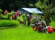Tak Peduli Lelah, Tim Gabungan Kembali Turun Bersihkan Aliran Sungai Sigarunggung Gunung Marapi