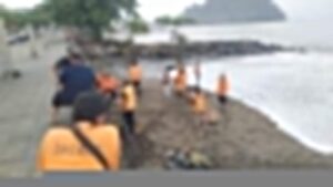 Kerahkan Petugas Kebersihan di Pantai Padang, Kepala DLH Mohon Warga Jangan Buang Sampah ke Sungai