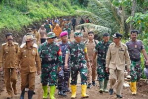 Saat Bencana Melanda, Program TMMD Tanah Datar Buka Jalan Baru 4,46 Km di Sungai Tarab
