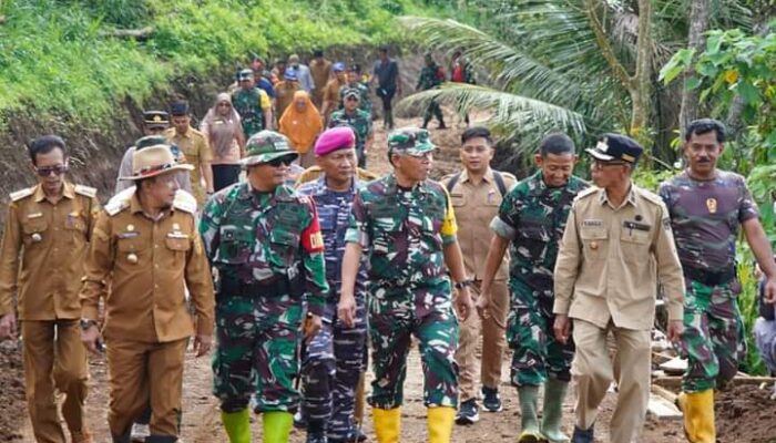 Saat Bencana Melanda, Program TMMD Tanah Datar Buka Jalan Baru 4,46 Km di Sungai Tarab