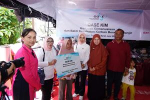 Ketum Bhayangkari dan Istri Menteri Kunjungi Korban Galodo di Tanah Datar