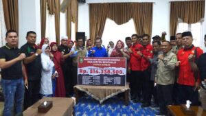 Diterima Bupati Tanah Datar, “Masyarakat Mandau Peduli Sumbar” Bantu Korban Galodo Rp514 Juta 