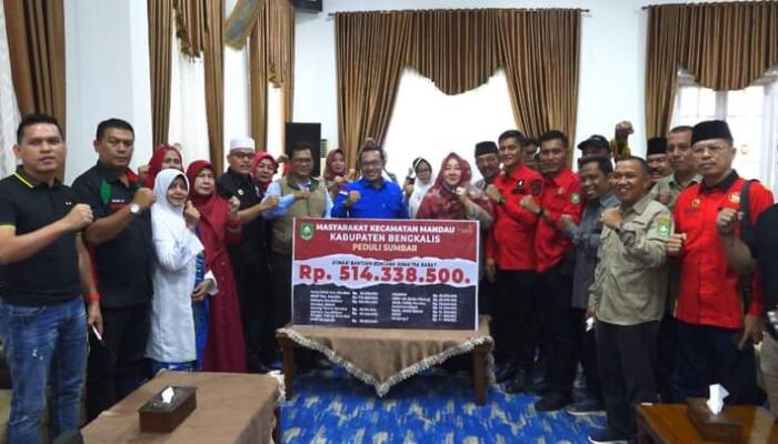 Diterima Bupati Tanah Datar, “Masyarakat Mandau Peduli Sumbar” Bantu Korban Galodo Rp514 Juta 
