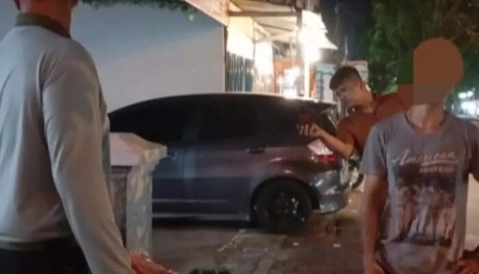 Tangkap Basah, Pol PP Padang Sergap 3 Warga Pembuang Sampah Sembarangan di Median Jalan