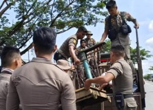 Sudah Diperingatkan Berulang Kali, Satpol PP Padang Akhirnya Sita Aset Pengepul Barang Bekas di Aie Pacah