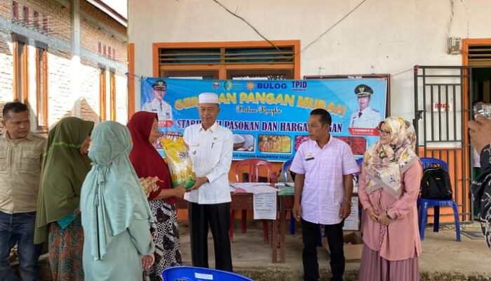 Bantu Sembako Warga Jelang Idul Adha, Pemkab Pasbar Gelar Pasar Murah di Nagari Simpang Timbo Abu Kajai 