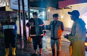 Hujan Lebat dan Badai, Pj Walikota Padang Bersama OPD Terkait Cek Drainase Tersumbat