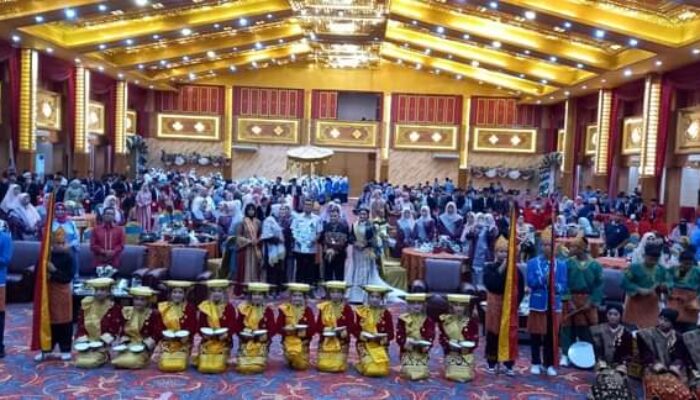 Dihadiri Kadisdikbud, SMPN 4 Padang Gelar Acara Perpisahan di Gedung Mewah