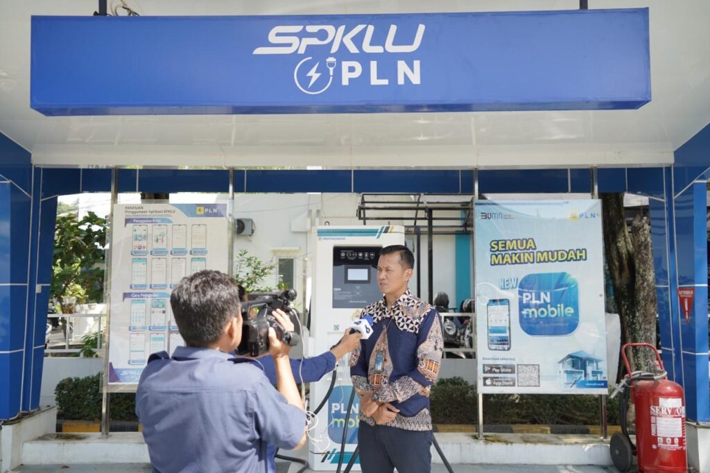Dukung Pertumbuhan EV, PLN Tambah SPKLU di Lokasi Strategis di Sumbar