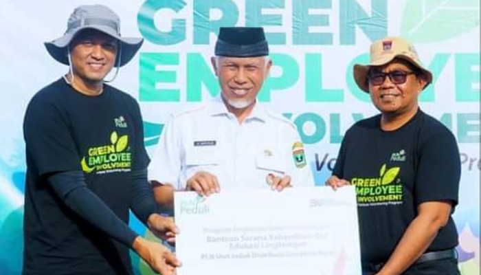 Peringati Hari Lingkungan Hidup, PLN UID Sumbar Gelar Aksi Bersih di Pantai Padang