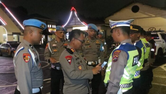 Pastikan Tak Terlibat Judi Online, Polresta Bukittinggi Razia Aplikasi Smartphone Anggotanya