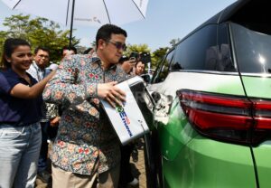Pertamina – Toyota Sukses Ciptakan Bahan Bakar Mobil Fortuner FFV dari Nira Pohon Sorgum