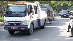 Jika Tak Ingin Mobil Anda Diderek dan Bayar Denda, Perhatikan Hal Ini Saat Parkir di Kota Padang!