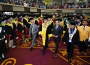 Petik Hikmah Usai Bencana, Bupati Tanah Datar Motivasi Wisudawan UNP: Jangan Pernah Menyerah!