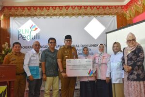 CSR PLN Latih 250 Ibu Rumah Tangga Cara Menjahit dan Membatik di Padang