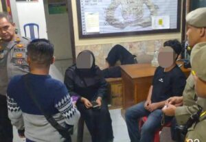 Tak Tahan Dinginnya Malam, Sepasang Kekasih Digrebek Warga Lubuk Begalung di Kamar Kos